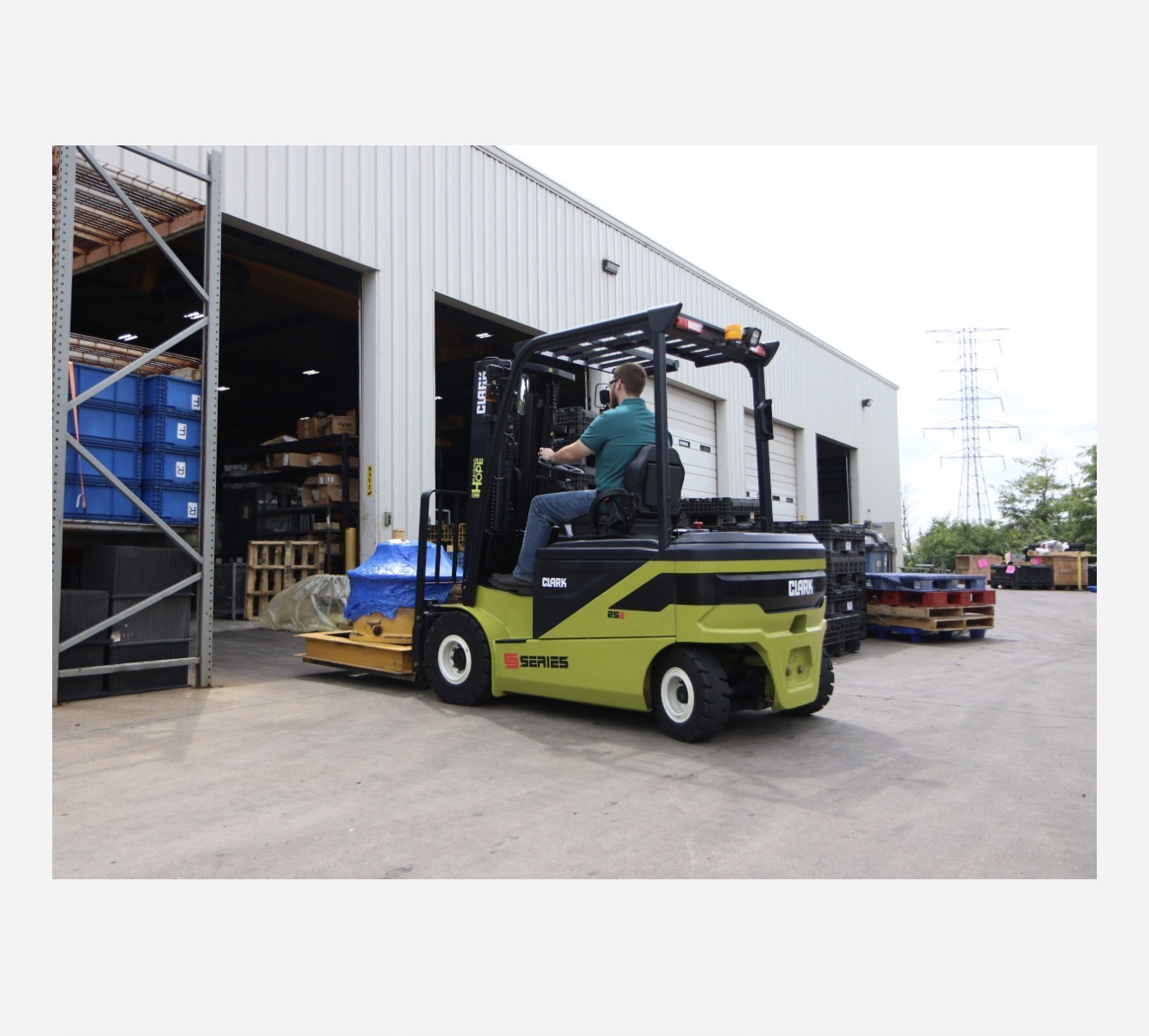 Lojistik Deposu için Elektrikli Forklift Çözümü
